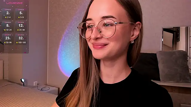 Snapshot of Tiffanyhunt chatting on 10-28-25, 01:14 Tiffanyhunt online show from 10-28-25, 01:14