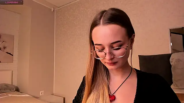 Snapshot of Tiffanyhunt chatting on 11-05-25, 01:33 Tiffanyhunt online show from 11-05-25, 01:33