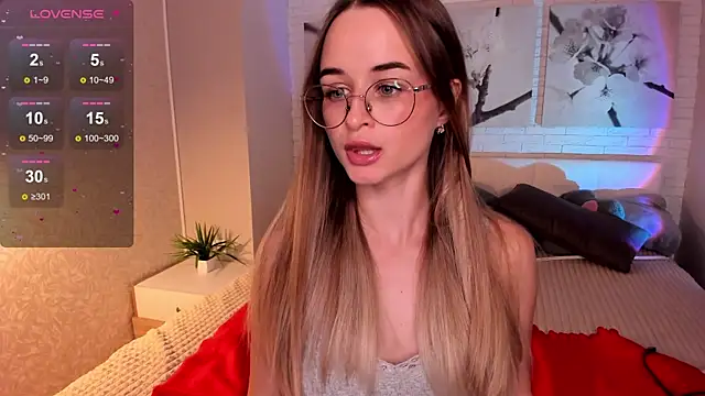 Snapshot of Tiffanyhunt chatting on 11-07-25, 01:44 Tiffanyhunt online show from 11-07-25, 01:44