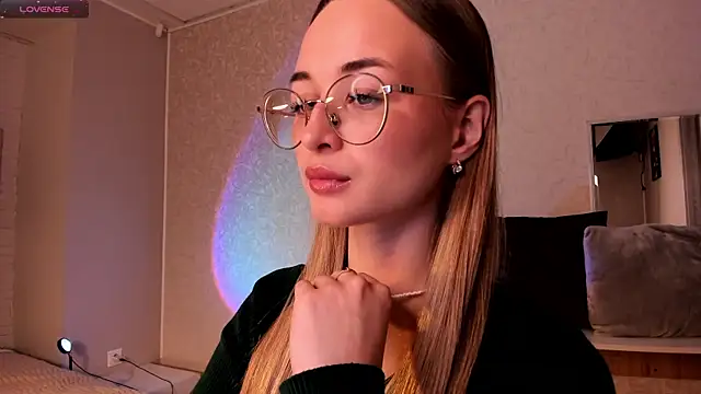 Snapshot of Tiffanyhunt chatting on 11-17-25, 01:17 Tiffanyhunt online show from 11-17-25, 01:17