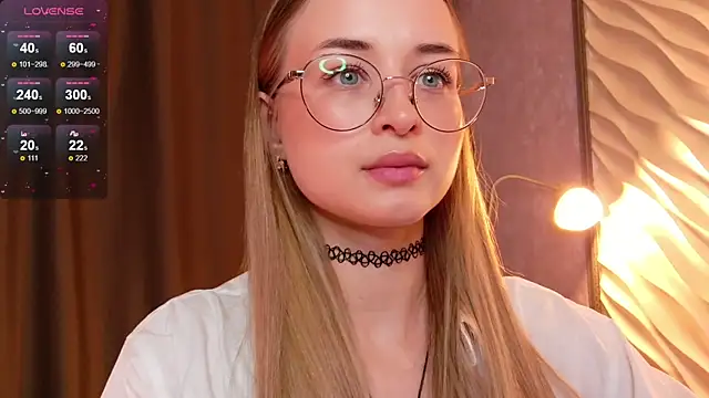 Snapshot of Tiffanyhunt chatting on 11-21-25, 01:43 Tiffanyhunt online show from 11-21-25, 01:43