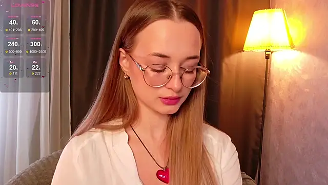 Snapshot of Tiffanyhunt chatting on 11-27-25, 02:19 Tiffanyhunt online show from 11-27-25, 02:19