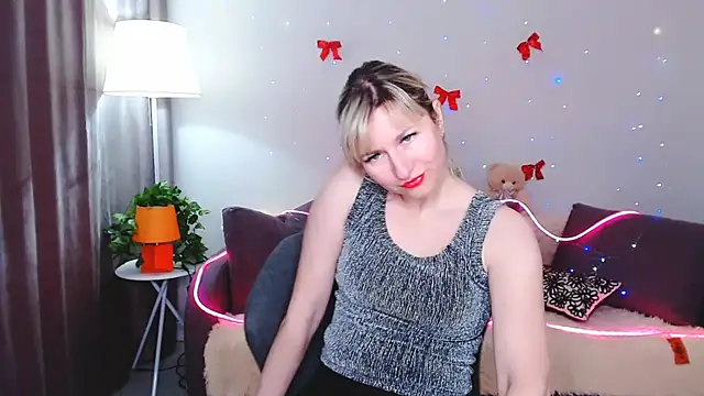 Snapshot of Incredible_Ariela chatting on 02-13-25, 02:42 Incredible Ariela online show from 02-13-25, 02:42