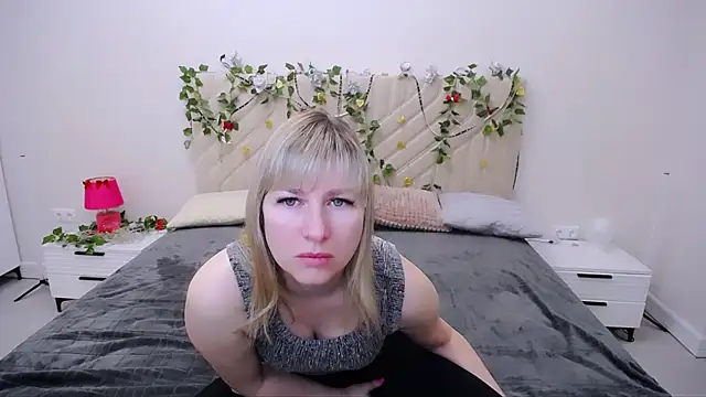 Snapshot of Incredible_Ariela chatting on 03-21-25, 03:01 Incredible Ariela online show from 03-21-25, 03:01