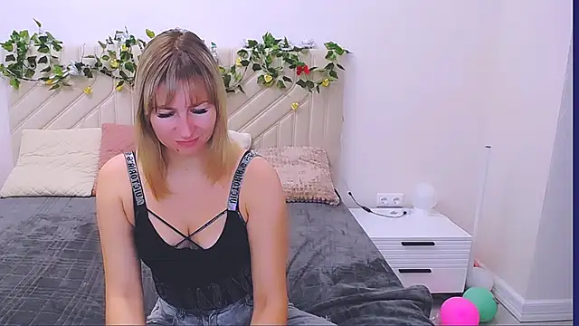 Snapshot of Incredible_Ariela chatting on 09-16-25, 05:41 Incredible Ariela online show from 09-16-25, 05:41