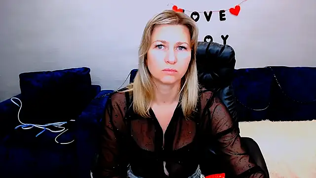 Snapshot of Incredible_Ariela chatting on 09-23-25, 04:04 Incredible Ariela online show from 09-23-25, 04:04