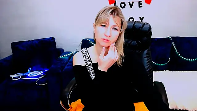 Snapshot of Incredible_Ariela chatting on 09-27-25, 09:25 Incredible Ariela online show from 09-27-25, 09:25