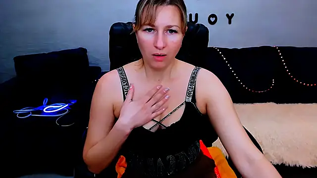 Snapshot of Incredible_Ariela chatting on 09-28-25, 03:50 Incredible Ariela online show from 09-28-25, 03:50