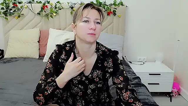 Snapshot of Incredible_Ariela chatting on 09-29-25, 06:18 Incredible Ariela online show from 09-29-25, 06:18