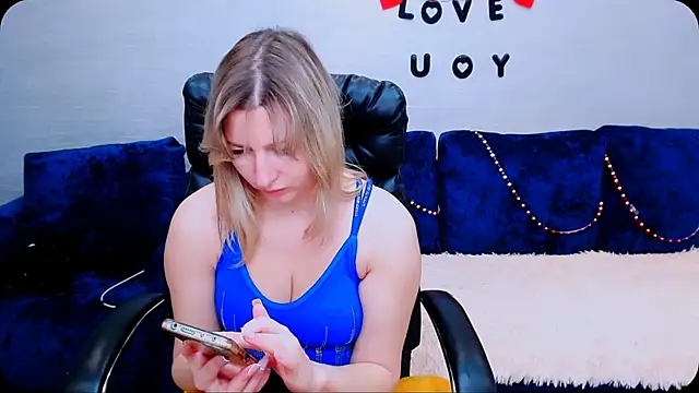 Snapshot of Incredible_Ariela chatting on 10-09-25, 11:08 Incredible Ariela online show from 10-09-25, 11:08