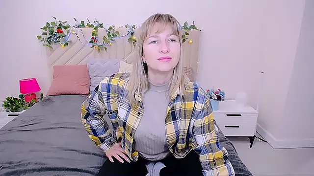 Snapshot of Incredible_Ariela chatting on 10-24-25, 10:33 Incredible Ariela online show from 10-24-25, 10:33