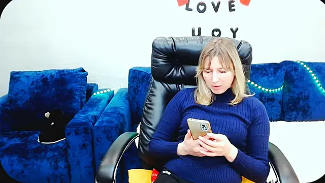 Snapshot of Incredible_Ariela chatting on 10-25-25, 10:45 Incredible Ariela online show from 10-25-25, 10:45