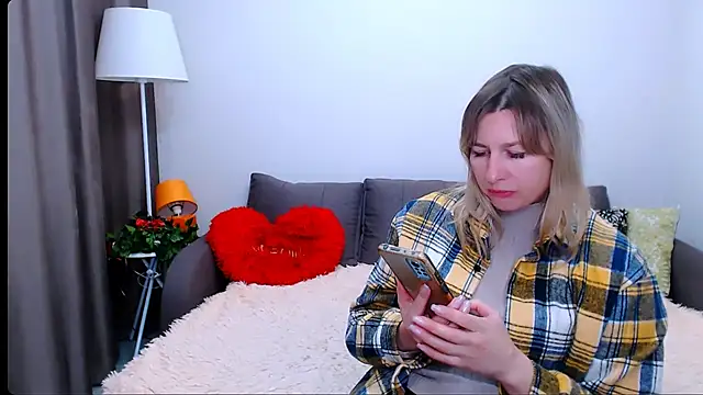 Snapshot of Incredible_Ariela chatting on 10-29-25, 08:16 Incredible Ariela online show from 10-29-25, 08:16