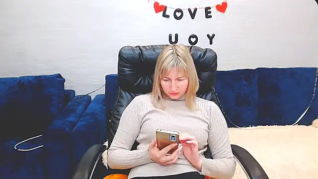 Snapshot of Incredible_Ariela chatting on 11-06-25, 10:38 Incredible Ariela online show from 11-06-25, 10:38