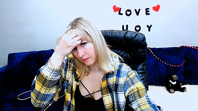 Snapshot of Incredible_Ariela chatting on 11-20-25, 08:14 Incredible Ariela online show from 11-20-25, 08:14