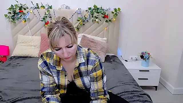 Snapshot of Incredible_Ariela chatting on 11-21-25, 07:40 Incredible Ariela online show from 11-21-25, 07:40