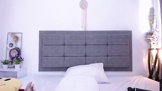 Snapshot of Vicky_Love_ chatting on 03-11-25, 02:29 Vicky Love online show from 03-11-25, 02:29