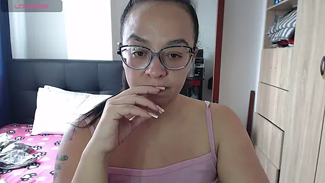 Snapshot of miia-big1boobs_ chatting on 02-04-25, 04:29 miia-big1boobs  online show from 02-04-25, 04:29