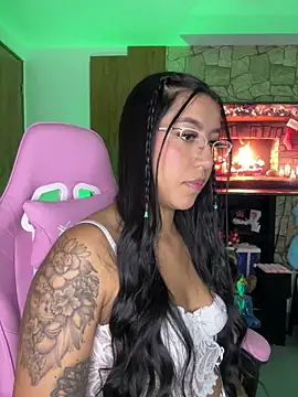 Snapshot of Tamara_Roberts1 chatting on 12-28-24, 02:22 Tamara Roberts1 online show from 12-28-24, 02:22