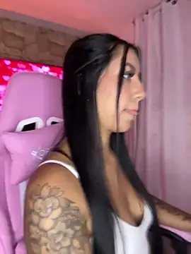 Snapshot of Tamara_Roberts1 chatting on 01-30-25, 01:33 Tamara Roberts1 online show from 01-30-25, 01:33