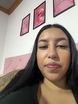 Snapshot of Tamara_Roberts1 chatting on 02-25-25, 02:14 Tamara Roberts1 online show from 02-25-25, 02:14