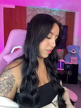 Snapshot of Tamara_Roberts1 chatting on 03-01-25, 02:15 Tamara Roberts1 online show from 03-01-25, 02:15