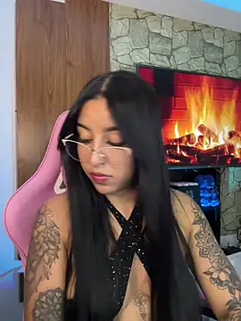 Snapshot of Tamara_Roberts1 chatting on 03-20-25, 03:56 Tamara Roberts1 online show from 03-20-25, 03:56