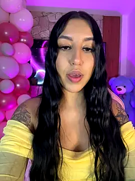 Snapshot of Tamara_Roberts1 chatting on 09-25-25, 04:05 Tamara Roberts1 online show from 09-25-25, 04:05