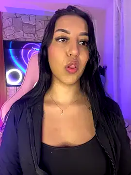 Snapshot of Tamara_Roberts1 chatting on 11-26-25, 02:01 Tamara Roberts1 online show from 11-26-25, 02:01