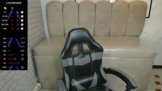 Snapshot of _Charlotte_v chatting on 11-30-25, 04:00 Charlotte v online show from 11-30-25, 04:00