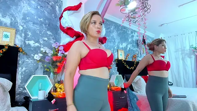 AuroraRojas online show from 02-11-25, 10:07