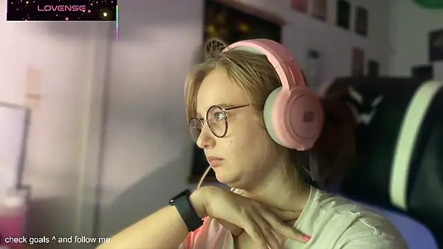 JacyWinslat online show from 10-22-25, 06:07