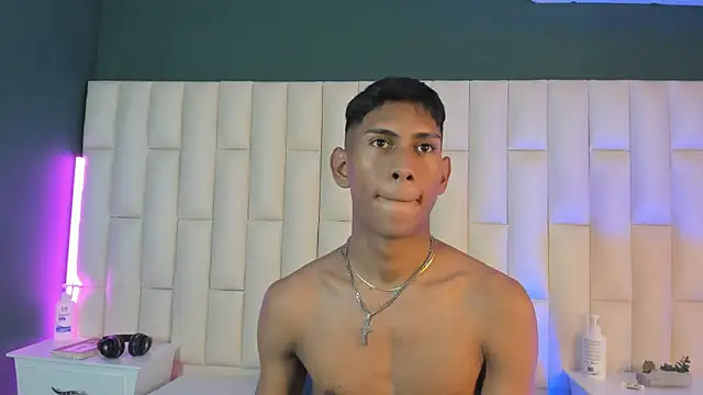 Nick Collins18 online show from 02-16-25, 04:31