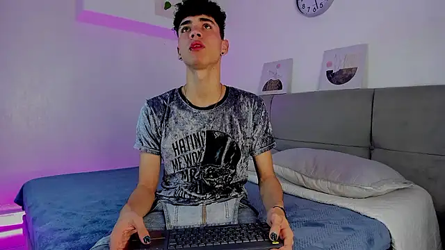 Snapshot of NeoRaptis chatting on 12-02-24, 07:49 NeoRaptis online show from 12-02-24, 07:49