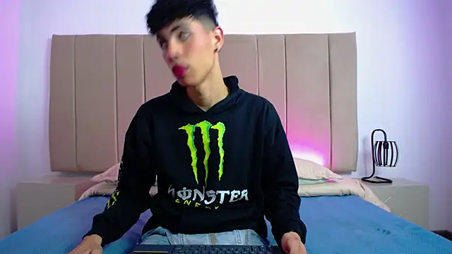 Snapshot of NeoRaptis chatting on 12-07-24, 03:52 NeoRaptis online show from 12-07-24, 03:52