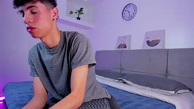 Snapshot of NeoRaptis chatting on 12-11-24, 08:07 NeoRaptis online show from 12-11-24, 08:07