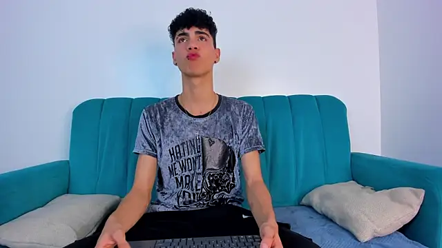 Snapshot of NeoRaptis chatting on 12-17-24, 08:21 NeoRaptis online show from 12-17-24, 08:21