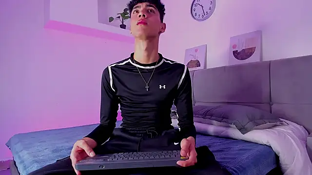 Snapshot of NeoRaptis chatting on 12-20-24, 08:01 NeoRaptis online show from 12-20-24, 08:01