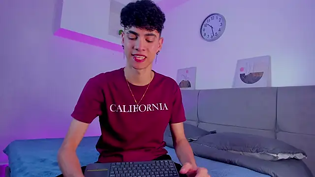 Snapshot of NeoRaptis chatting on 12-27-24, 07:57 NeoRaptis online show from 12-27-24, 07:57