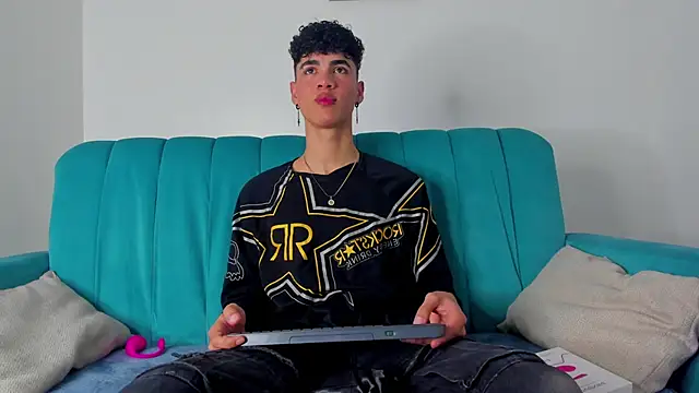 Snapshot of NeoRaptis chatting on 01-13-25, 08:26 NeoRaptis online show from 01-13-25, 08:26