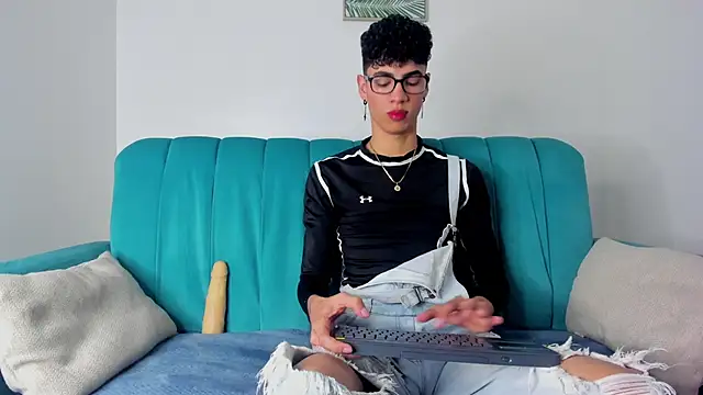 Snapshot of NeoRaptis chatting on 01-17-25, 07:49 NeoRaptis online show from 01-17-25, 07:49