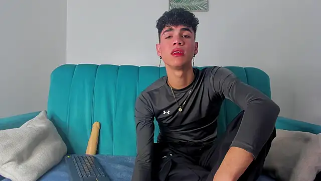 Snapshot of NeoRaptis chatting on 01-18-25, 08:09 NeoRaptis online show from 01-18-25, 08:09