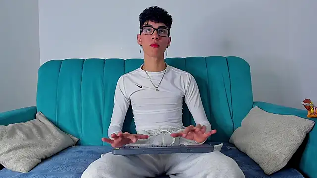 Snapshot of NeoRaptis chatting on 01-24-25, 08:00 NeoRaptis online show from 01-24-25, 08:00