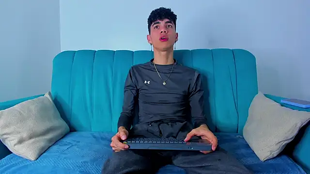 Snapshot of NeoRaptis chatting on 01-28-25, 07:53 NeoRaptis online show from 01-28-25, 07:53