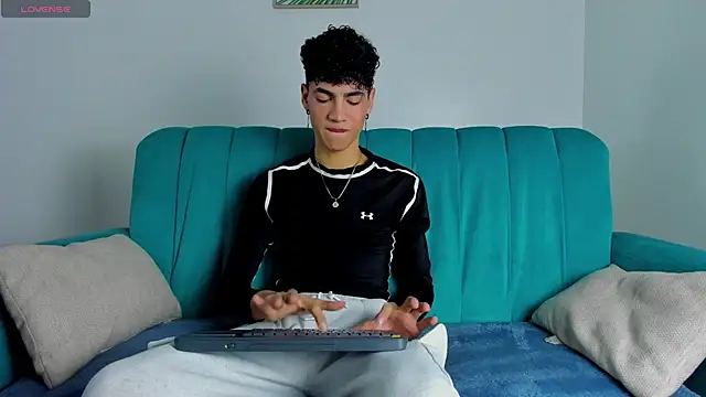 Snapshot of NeoRaptis chatting on 01-31-25, 08:01 NeoRaptis online show from 01-31-25, 08:01