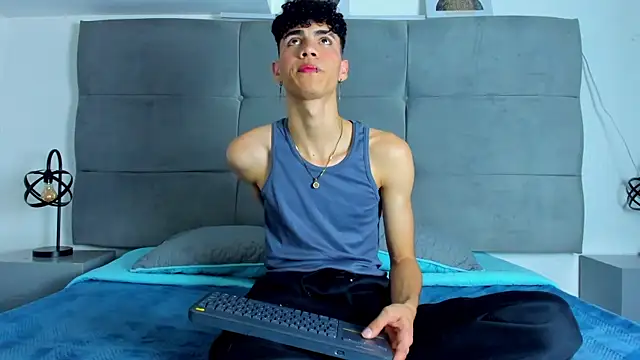 Snapshot of NeoRaptis chatting on 02-11-25, 08:10 NeoRaptis online show from 02-11-25, 08:10