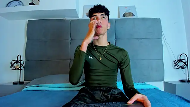 Snapshot of NeoRaptis chatting on 02-13-25, 07:52 NeoRaptis online show from 02-13-25, 07:52