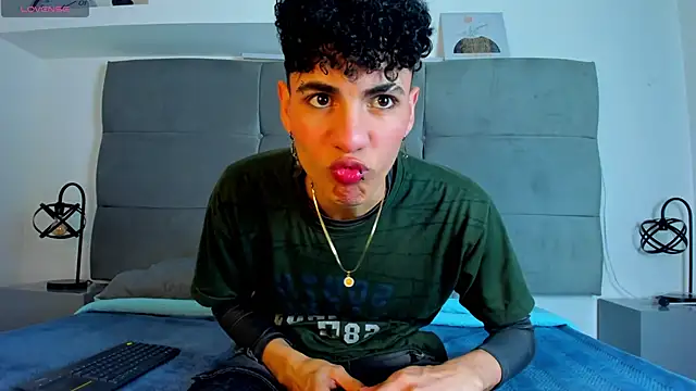 Snapshot of NeoRaptis chatting on 02-14-25, 08:05 NeoRaptis online show from 02-14-25, 08:05