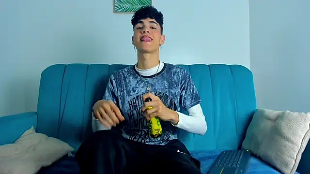 Snapshot of NeoRaptis chatting on 02-19-25, 08:31 NeoRaptis online show from 02-19-25, 08:31