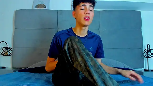 Snapshot of NeoRaptis chatting on 03-10-25, 08:23 NeoRaptis online show from 03-10-25, 08:23